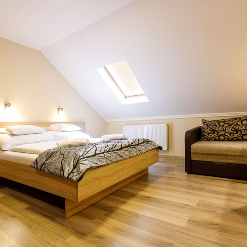 Studio Apartman pro 4 os. se 2 ložnicemi v podkroví (s možností přistýlky)