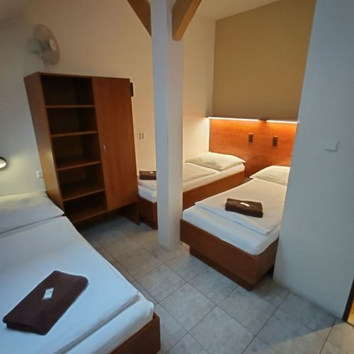 Pokój 4-osobowy z łazienką z prysznicem