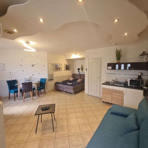 Apartament studio la parter cu 1 camera pentru 4 pers.