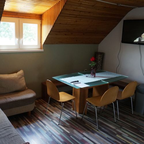 Apartman s balkónem s privátní koupelnou mimo apartmán pro 12 os. se 3 ložnicemi