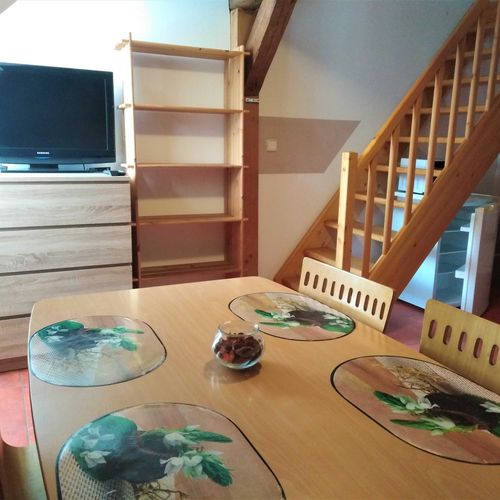 Camera cvadrupla cu duș cu chicinetă proprie