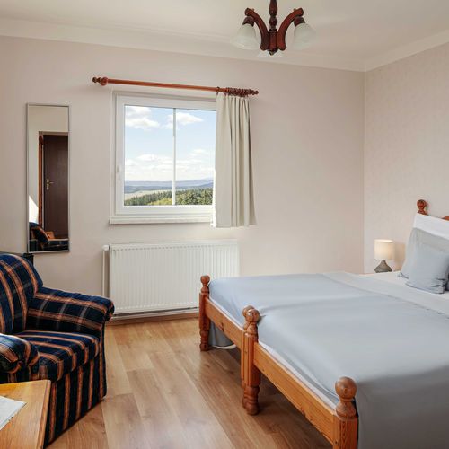 Pokoj s koupelnou se sprchou pro 2 os. (s možností přistýlky)