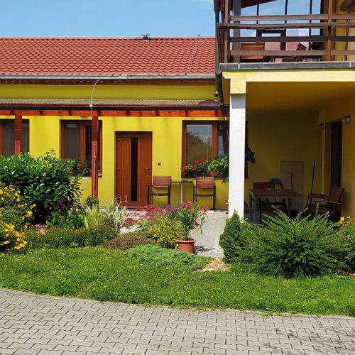 Apartament cu duș cu chicinetă proprie cu 1 camera pentru 3 pers. (se poate solicita pat suplimentar)