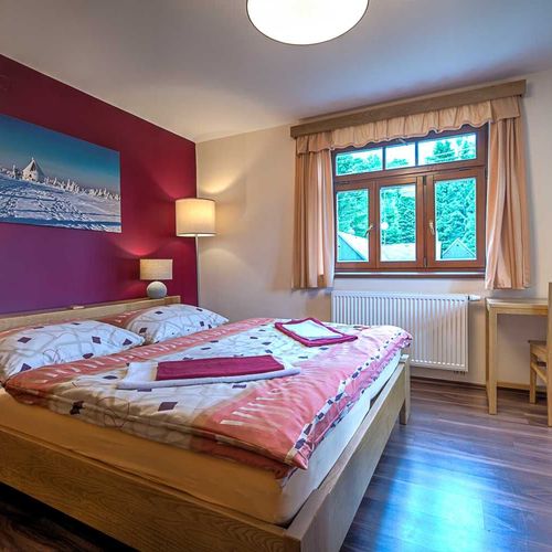 Apartament 4-osobowy z prysznicem z aneksem kuchennym (możliwa dostawka)