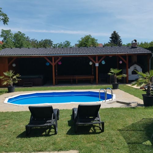 Apartament la parter cu aer condiționat cu 4 camere pentru 8 pers.