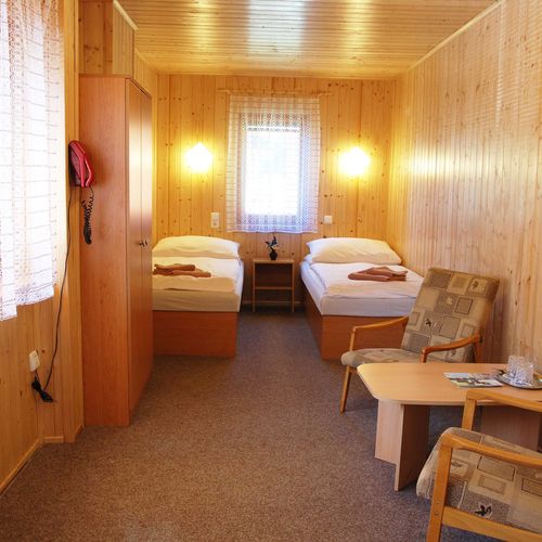 Chata 4-osobowy z prysznicem (możliwa dostawka)