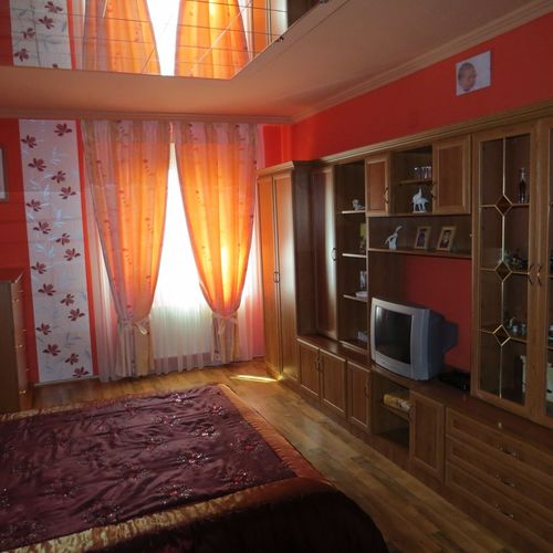 Apartament la parter întreaga unitate cu 3 camere pentru 7 pers.