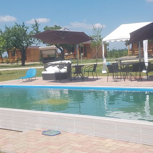 Cabană pentru 4 pers. (se inchirieaza doar integral)