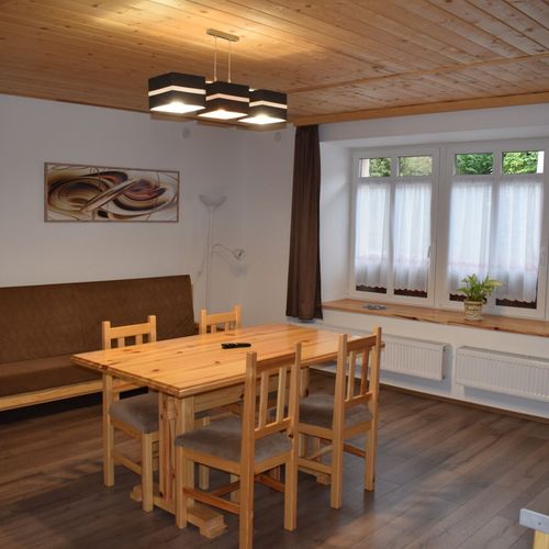 Apartament 4-osobowy na parterze "B" z 2 pomieszczeniami sypialnianymi