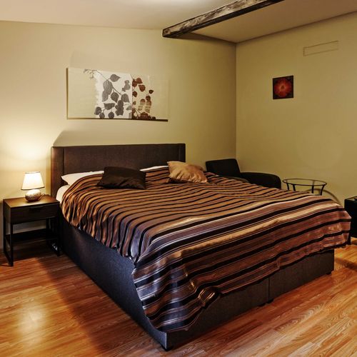 Apartman se sprchou s vlastní kuchyňkou s manželskou postelí s 1 ložnicí