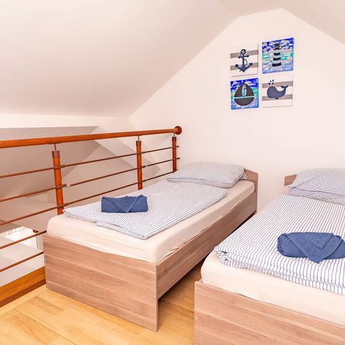Apartament deluxe cu aer condiționat cu 3 camere pentru 15 pers.
