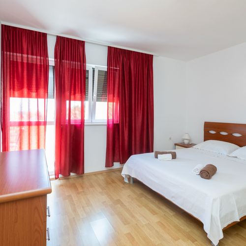 Apartman s klimatizací pro 4 os. se 2 ložnicemi s výhledem na moře A-16324-a