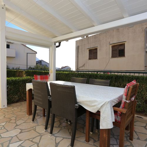 Apartament cu aer condiționat cu terasă cu 2 camere pentru 4 pers. A-16406-a