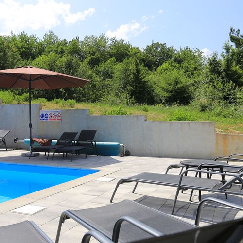 Apartament 3-osobowy z klimatyzacją z balkonem z 1 pomieszczeniem sypialnianym AS-17531-a