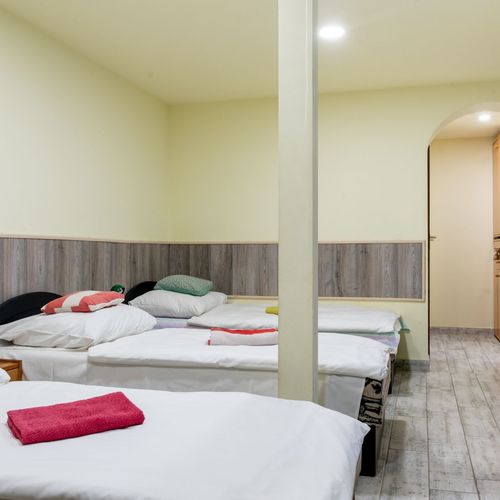 Apartament confort la parter pentru 4 pers. (se inchirieaza doar integral)