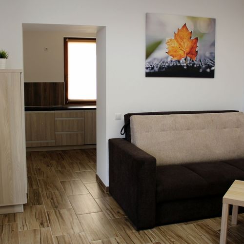 Apartament la parter cu vedere spre curte pentru 14 pers. (se inchirieaza doar integral)