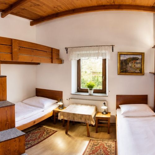 Apartament la mansardă cu chicinetă proprie cu 2 camere pentru 5 pers. (se poate solicita pat suplimentar)