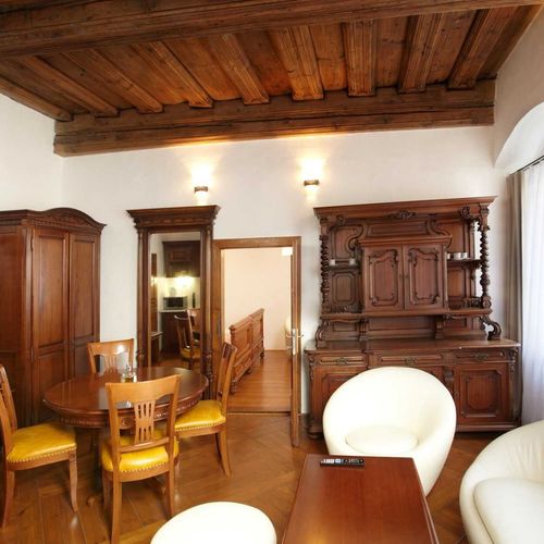 Apartament cu duș cu chicinetă proprie cu 2 camere pentru 4 pers.