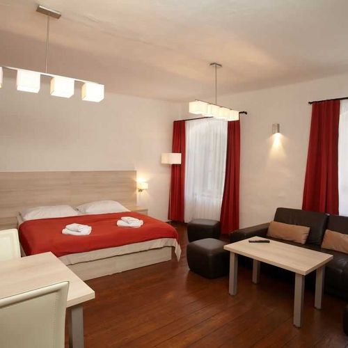Apartament cu duș cu chicinetă proprie cu 2 camere pentru 4 pers.