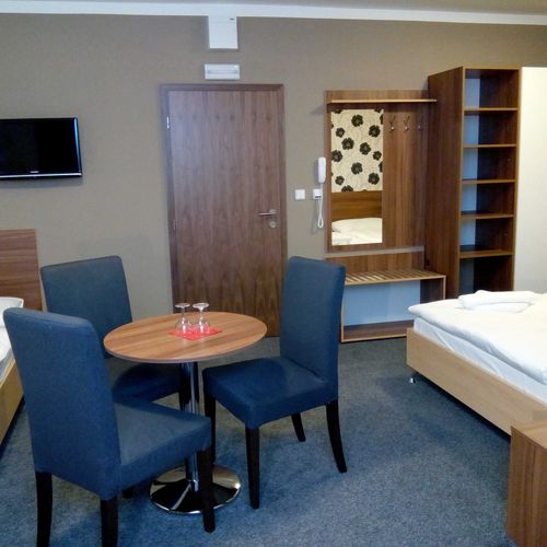 Pokój 4-osobowy z prysznicem z klimatyzacją