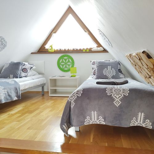 Apartament 5-osobowy na piętrze z widokiem na góry z 3 pomieszczeniami sypialnianymi