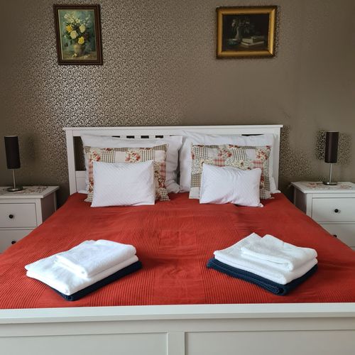 Casă de vacanță întreaga unitate cu vedere spre grădină pentru 8 pers. (se inchirieaza doar integral) (se poate solicita pat suplimentar)