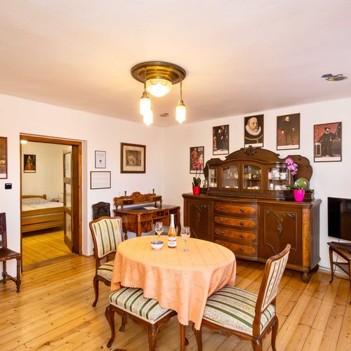 Apartman se sprchou s manželskou postelí s 1 ložnicí s výhledem na hrad (s možností přistýlky)