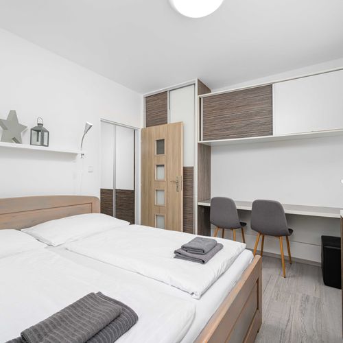 Apartman s balkónem  s manželskou postelí s 1 ložnicí (s možností přistýlky)