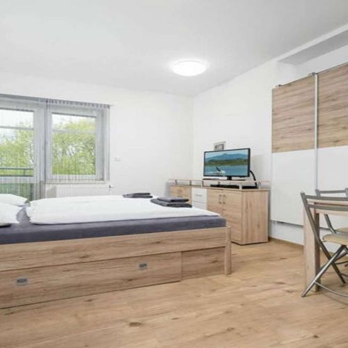 Apartman s privátní koupelnou mimo apartmán  s manželskou postelí s 1 ložnicí (s možností přistýlky)