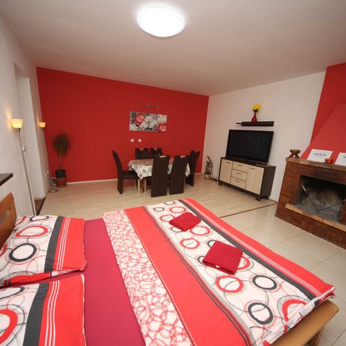Apartman se zahradou s vlastní kuchyňkou pro 5 os. se 2 ložnicemi