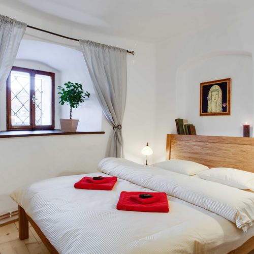 Krumlovská Věž - Lovcův pokoj (Apartmá s dvěma ložnicemi)