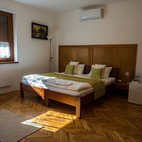Standard Rodinný Pokoj s manželskou postelí (s možností přistýlky)