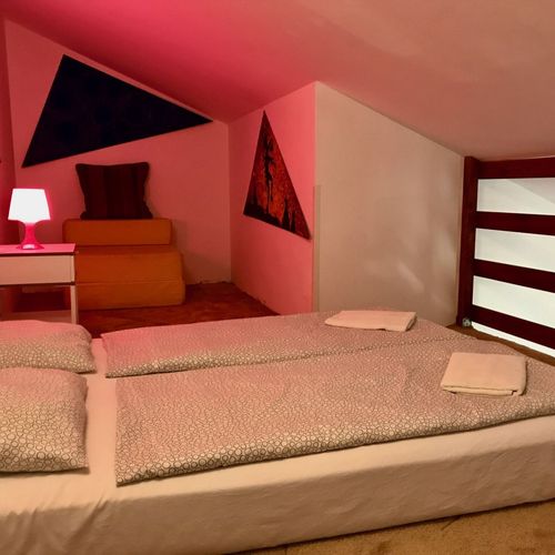 Apartament standard la etaj cu 2 camere pentru 3 pers.