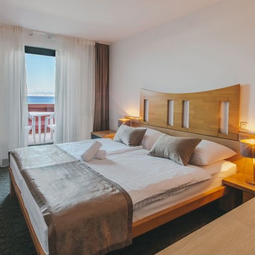 Camera dubla cu balcon cu vedere spre mare