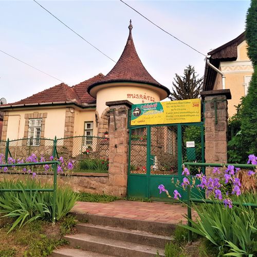 Casă de vacanță întreaga unitate cu bucătărie proprie pentru 24 pers. (se inchirieaza doar integral)
