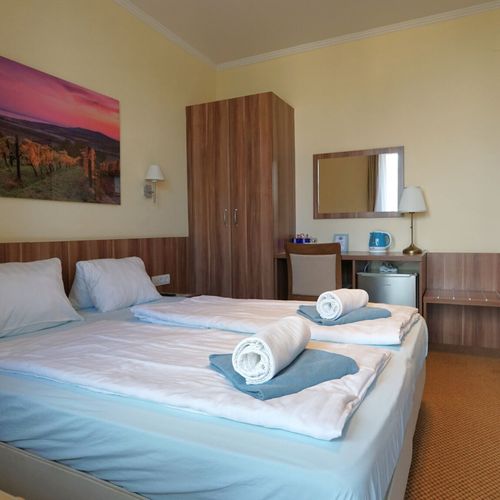 Apartament superior cu balcon cu 2 camere pentru 4 pers.