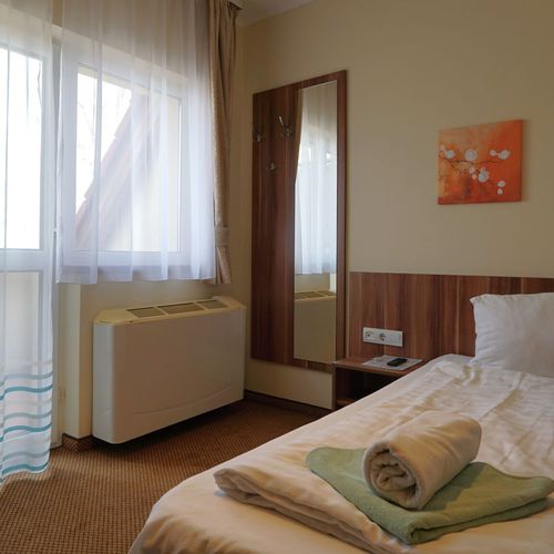 Camera single classic cu balcon
