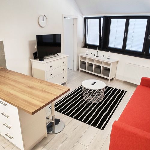 Apartament trip la etaj cu 2 camere pentru 4 pers.