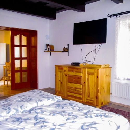 Apartament la parter cu vedere spre grădină pentru 4 pers. (se inchirieaza doar integral)