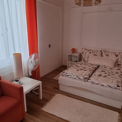 Apartman s manželskou postelí s 1 ložnicí na poschodí