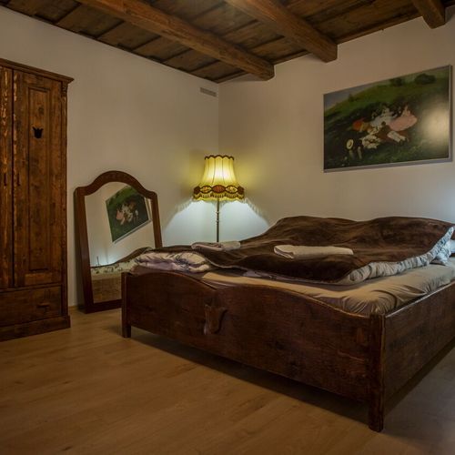 Apartament întreaga unitate cu vedere spre grădină pentru 4 pers. (se inchirieaza doar integral)