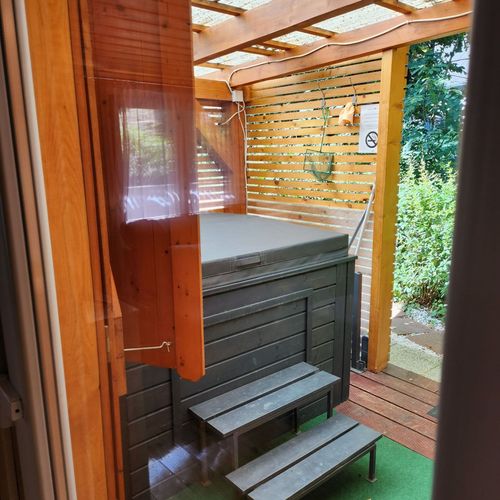 Casă de vacanță deluxe cu vedere spre pădure pentru 2 pers. (se inchirieaza doar integral)