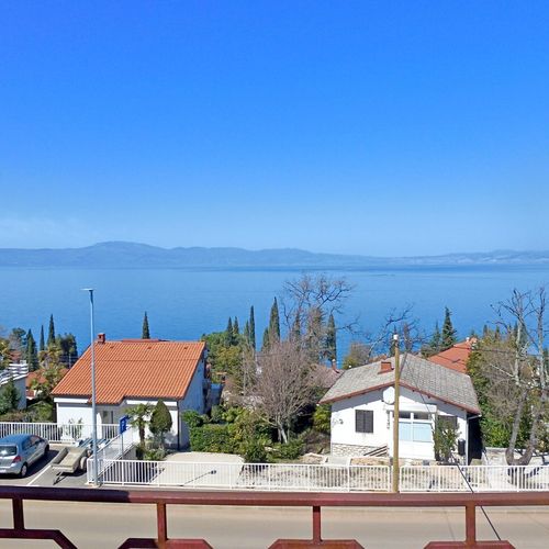 Apartament cu aer condiționat cu vedere spre mare cu 1 camera pentru 2 pers. (se poate solicita pat suplimentar)