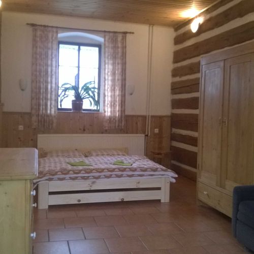 Apartament cu duș cu chicinetă proprie cu 1 camera pentru 3 pers.