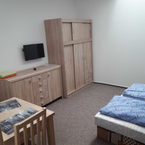 Apartament cu duș cu chicinetă proprie cu 1 camera pentru 2 pers.