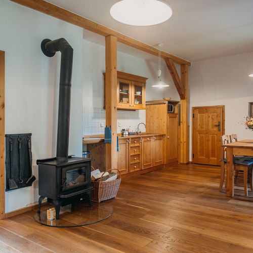 Apartman se sprchou s vlastní malou kuchyňkou pro 4 os. se 2 ložnicemi (s možností přistýlky)