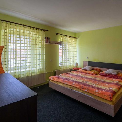 Apartman se sprchou pro 5 os.