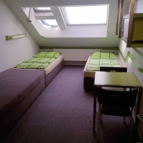 Camera tripla trip cu duș