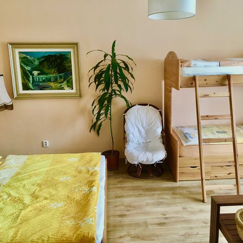 Apartament cu duș cu chicinetă proprie pentru 5 pers.