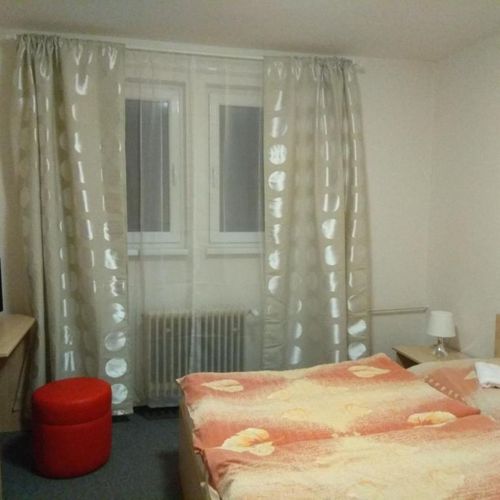 Camera twin cu duș